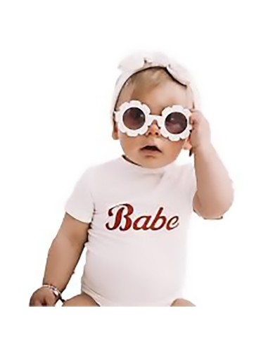 Protégez vos yeux avec style grâce à nos lunettes de soleil écoresponsables : design chic, verres UV400, matériaux durables.