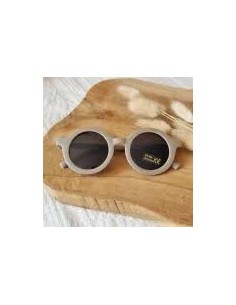 Protégez vos yeux avec style grâce à nos lunettes de soleil écoresponsables : design chic, verres UV400, matériaux durables. Dis