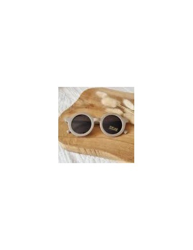 Protégez vos yeux avec style grâce à nos lunettes de soleil écoresponsables : design chic, verres UV400, matériaux durables. Dis