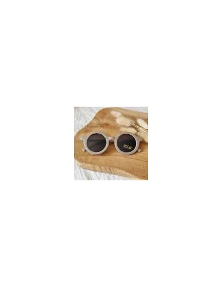 Protégez vos yeux avec style grâce à nos lunettes de soleil écoresponsables : design chic, verres UV400, matériaux durables. Dis