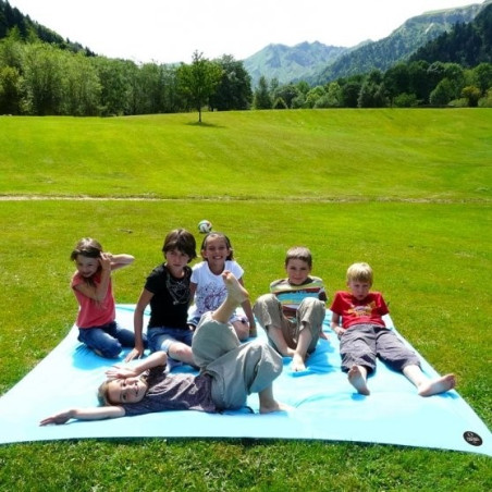 Drap de plage XXL+ bleu avec des piquets - Fabriqué en France, responsable, 100% coton