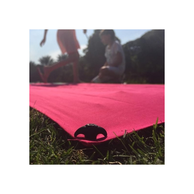 Drap de plage XXL+ rouge framboise avec des piquets - Fabriqué en France, responsable, 100% coton