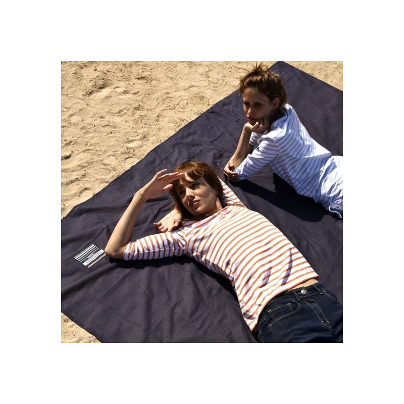 Drap de plage XXL+ Saint James rouge avec des piquets - Fabriqué en France, responsable, 100% coton